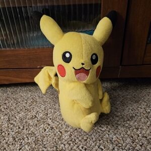 Tomy Pokemon Sitting Pikachu